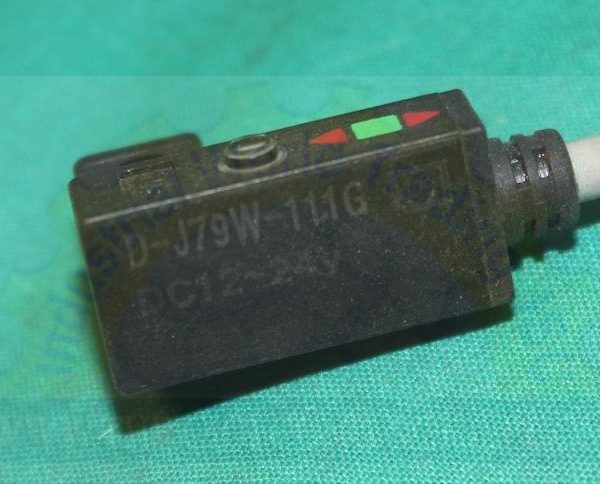 Cảm biến khí nén SMC D-J79W